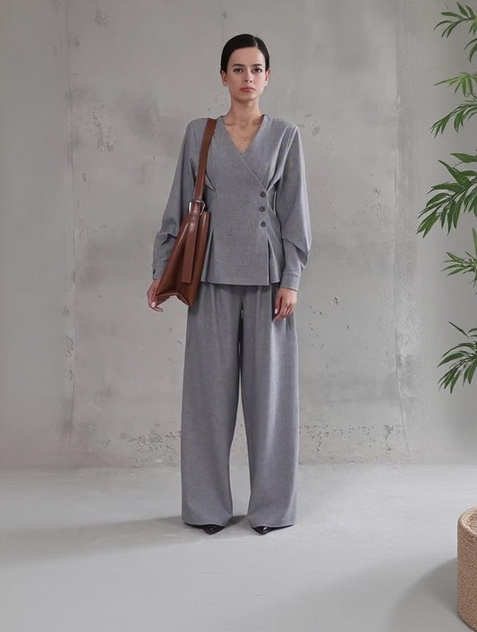 Ensemble gris clair avec haut asymétrique à col en V et boutons & pantalon Large